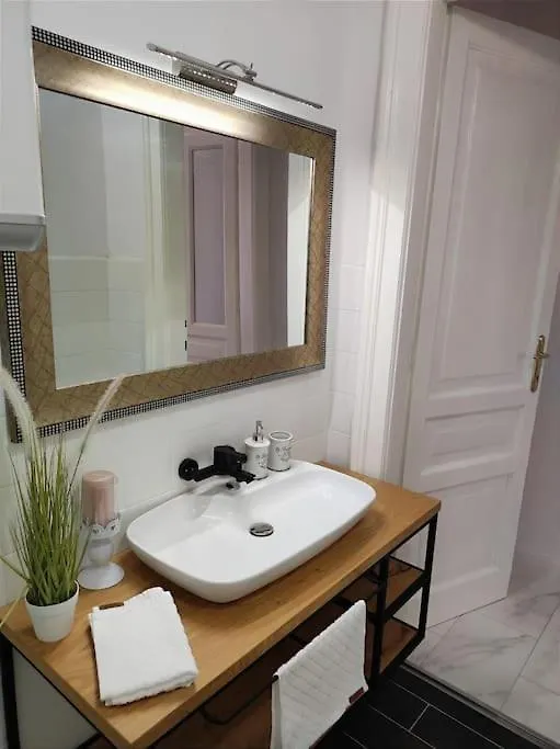 2 Bedroom Apartment In The City Rijeka